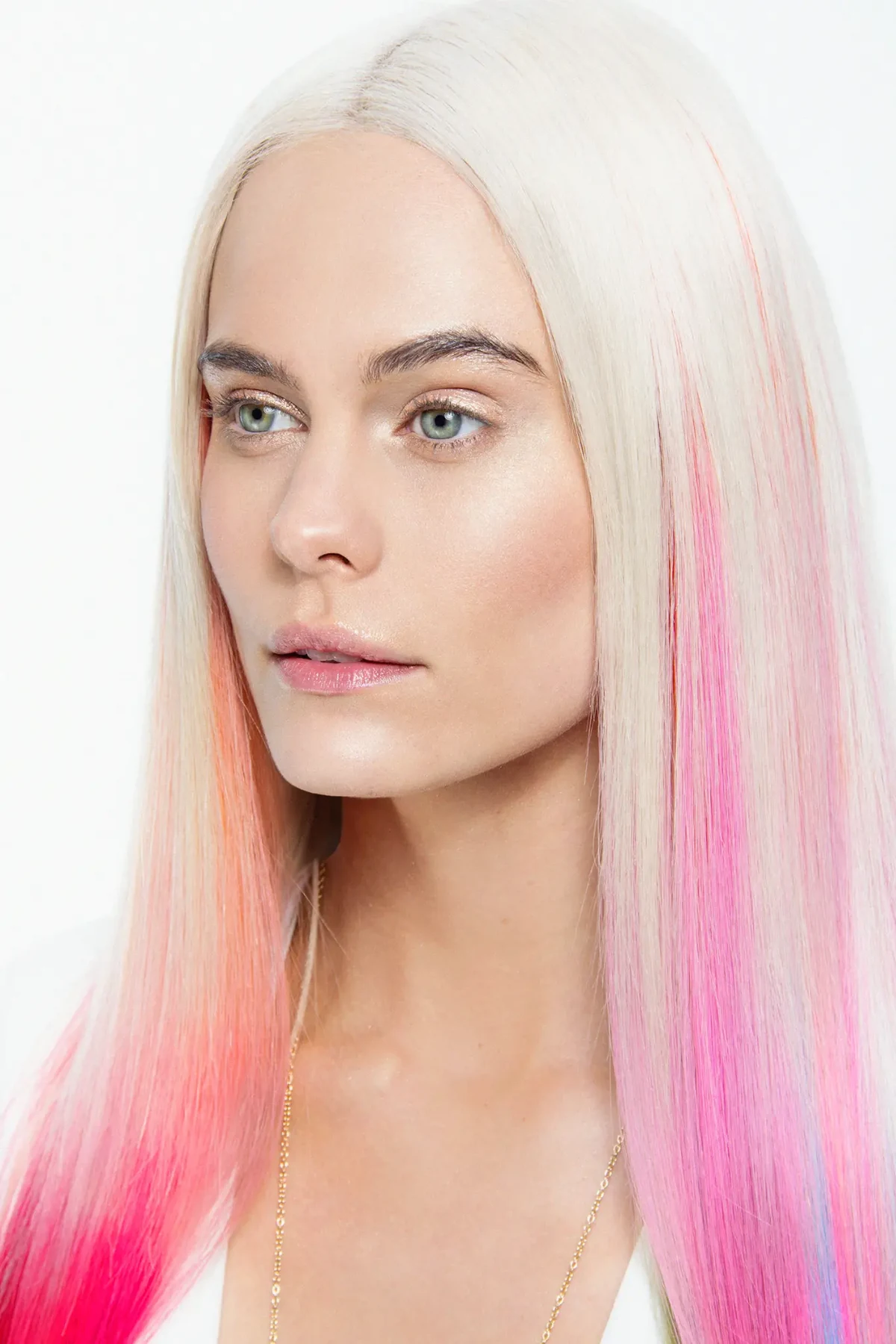 Pastel-toned editorial beauty by Bonnie Gillies